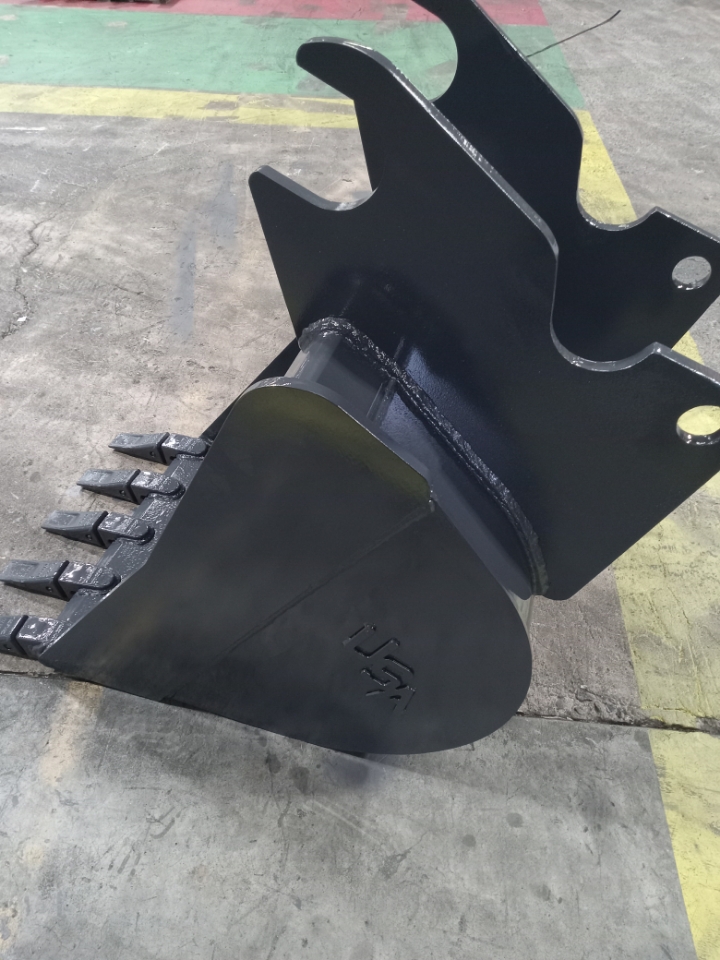 24 inch excavator bucket fits Kubota KX80 1